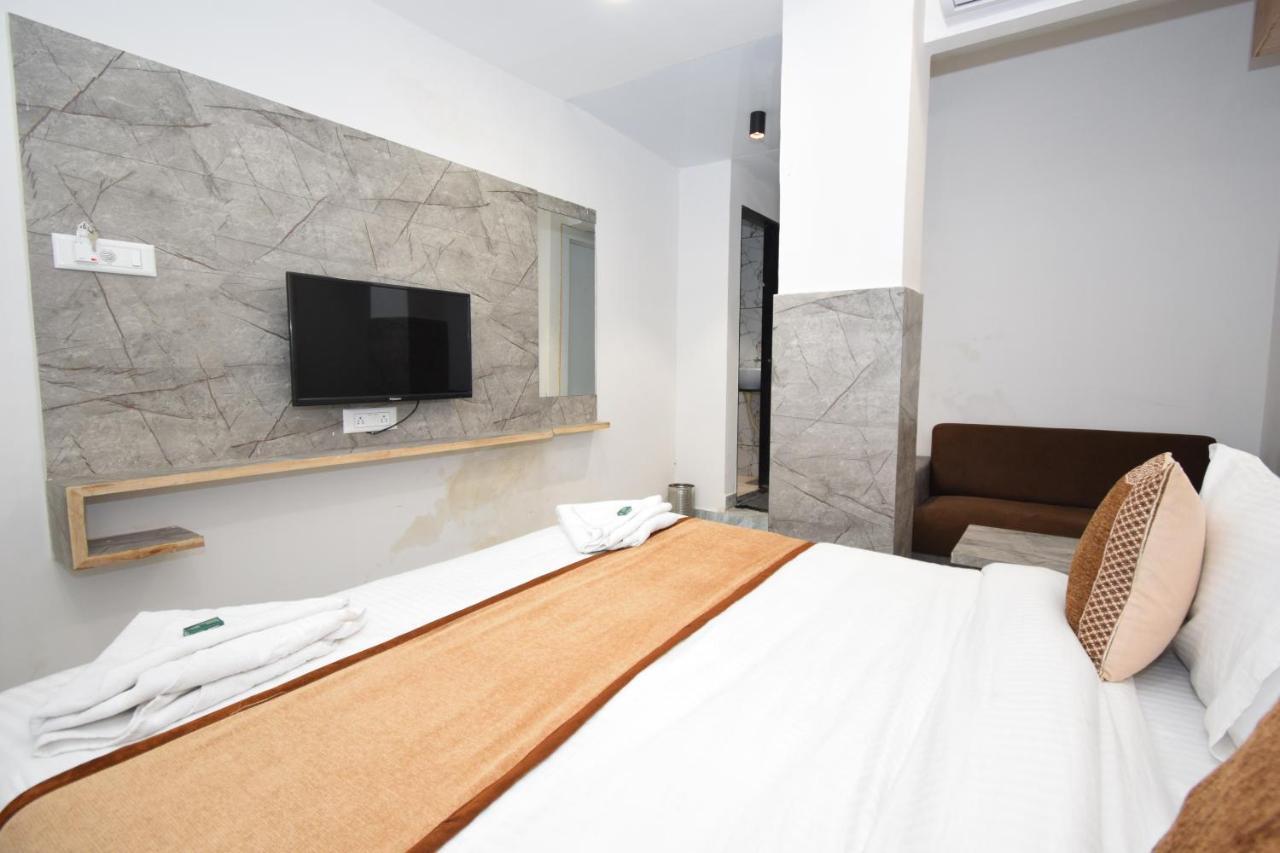 Hotel A1 Vastrapur Ахмедабад Экстерьер фото