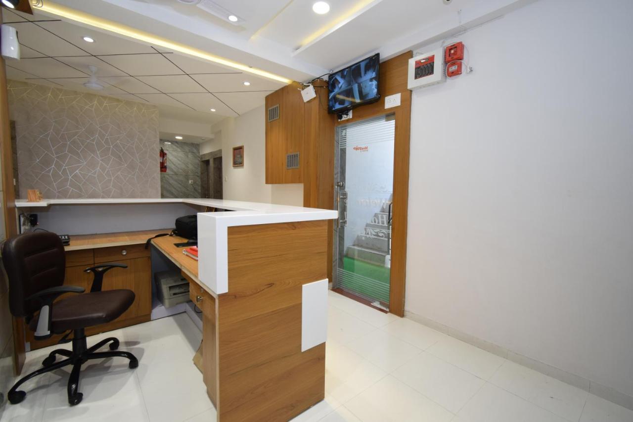 Hotel A1 Vastrapur Ахмедабад Экстерьер фото