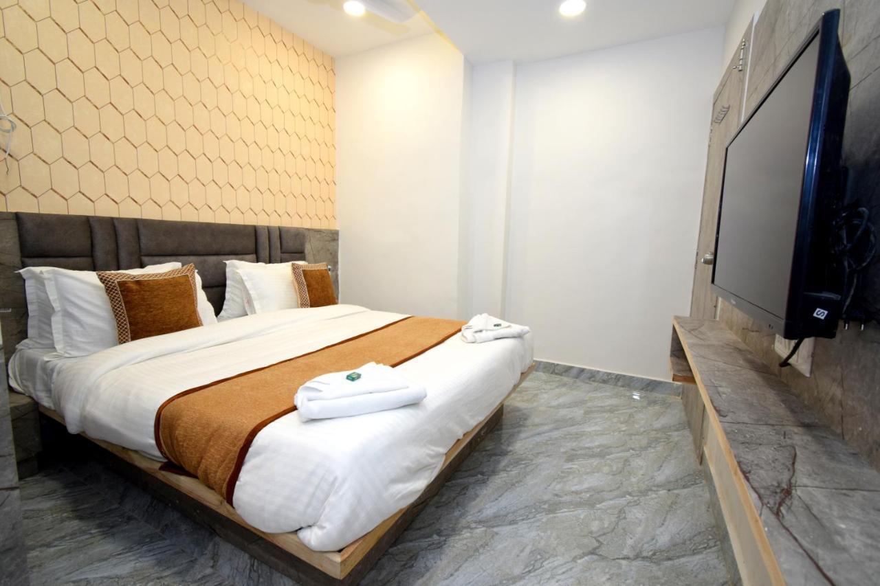 Hotel A1 Vastrapur Ахмедабад Экстерьер фото