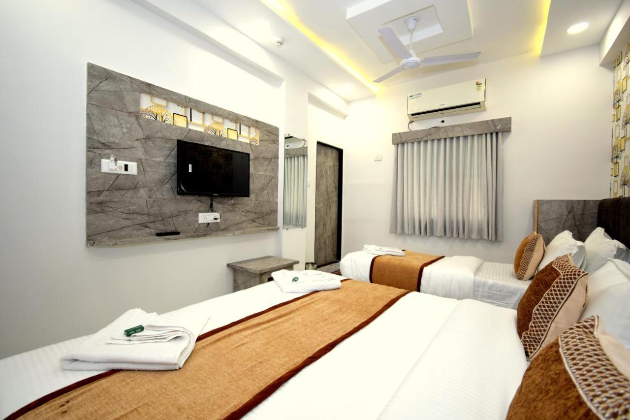 Hotel A1 Vastrapur Ахмедабад Экстерьер фото