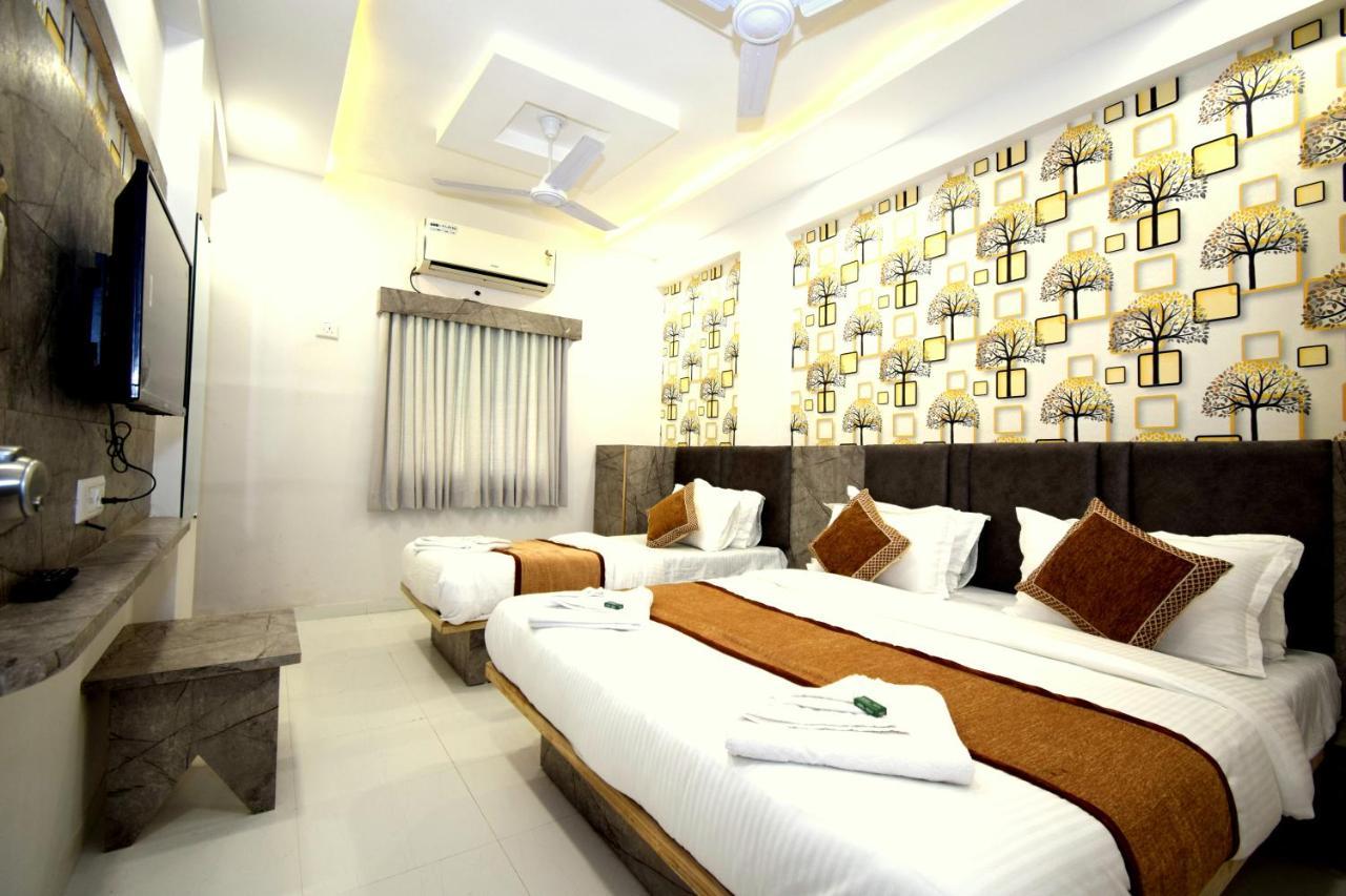 Hotel A1 Vastrapur Ахмедабад Экстерьер фото